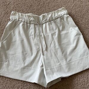 Lululemon Cinchable Waist High-Rise Woven Short 3.5" size XS